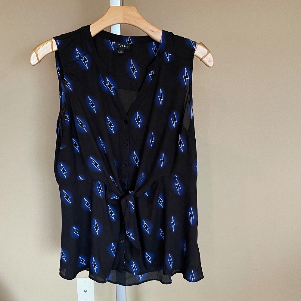 Torrid Sleeveless Top Tie Front Button Up